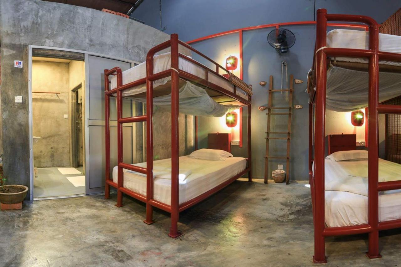 Motodorm Langkawi Hostel กัวห์ ภายนอก รูปภาพ