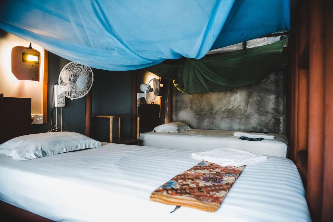 Motodorm Langkawi Hostel กัวห์ ภายนอก รูปภาพ